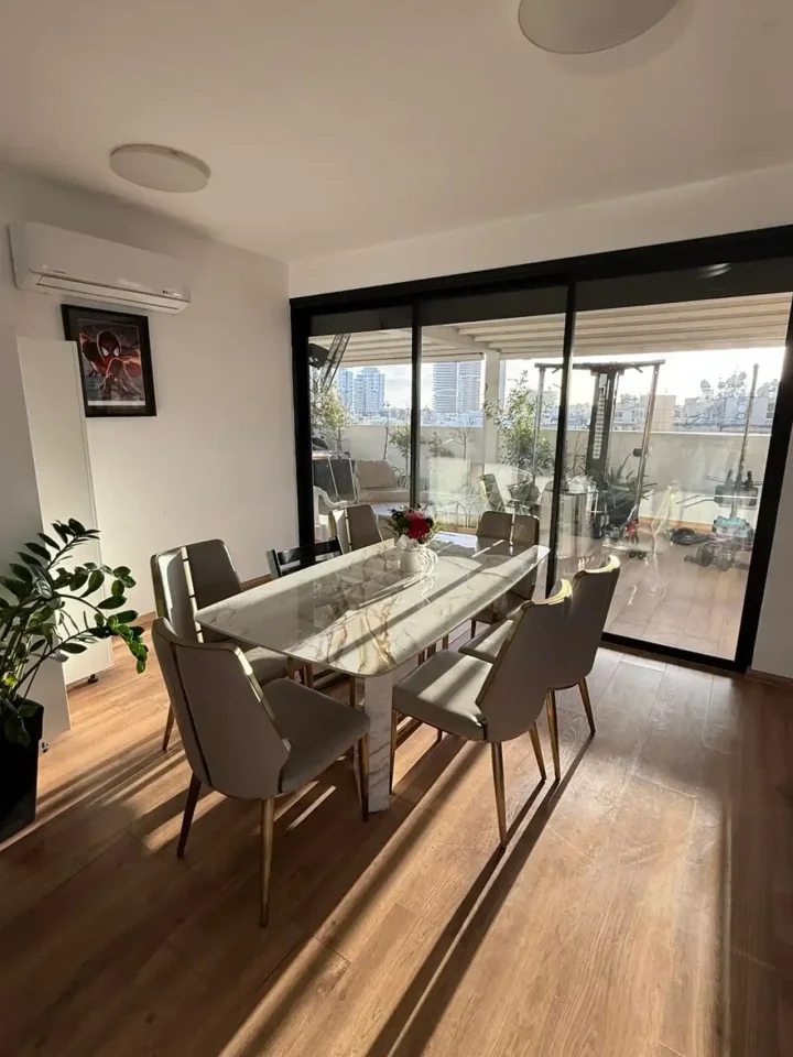 4-bedroom penthouse for rent 170 m² in Limassol, Limassol - Neapolis
