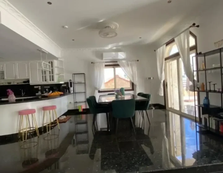 Отдельный дом в аренду 490 м² в Larnaca, Meneou