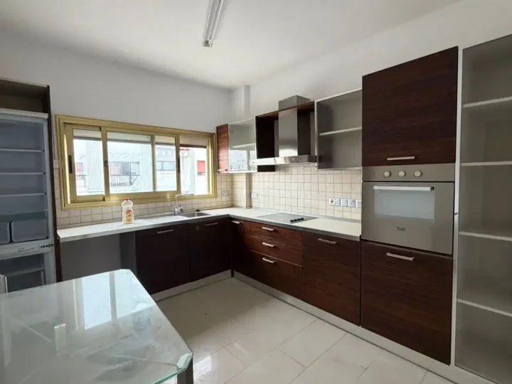 Office 90 m² for rent in Paphos, Paphos - Agios Theodoros