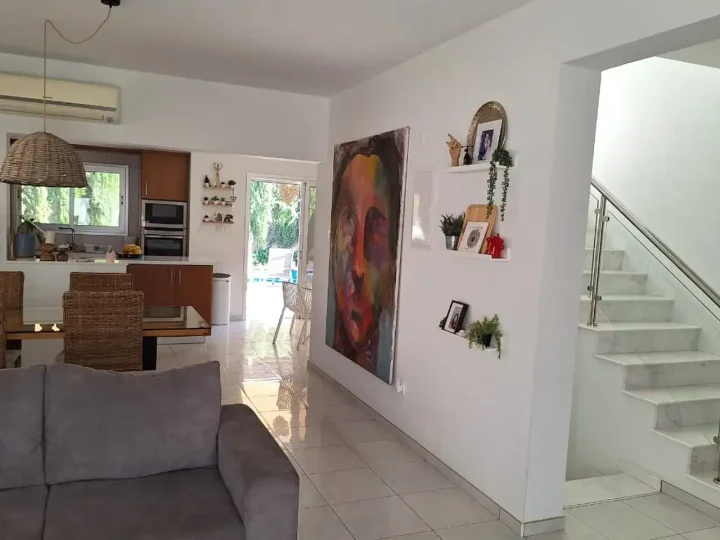4-bedroom detached house for rent 180 m² in Limassol, Parekklisia