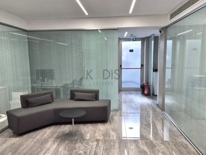 Office 300 m² for rent in Limassol, Polemidia - Agios Nikolaos