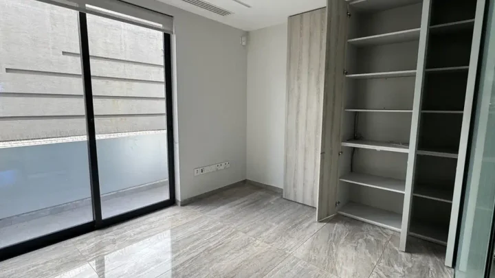 Office 300 m² for rent in Limassol, Limassol - Agios Nicolaos
