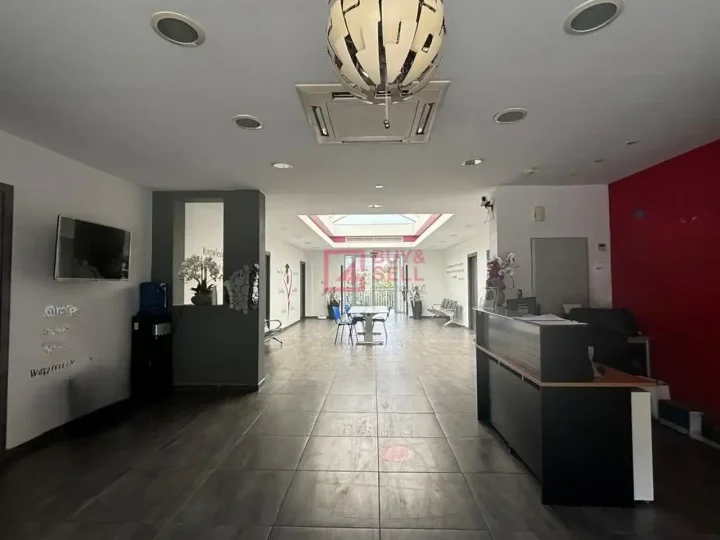 Коммерческая недвижимость 300 м² в аренду в Limassol, Parekklisia
