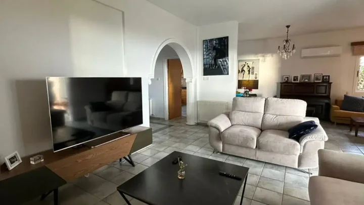 Detached house for rent 250 m² in Paphos, Armou