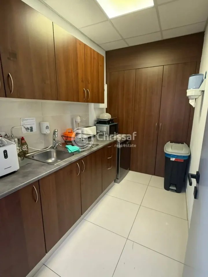 Office 480 m² for rent in Limassol, Limassol - Agios Nicolaos