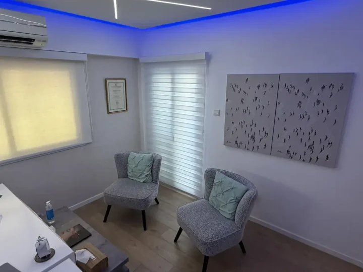 Office 100 m² for rent in Nicosia, Agioi Omologites