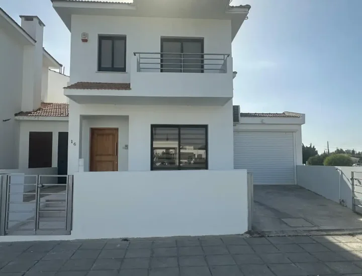 4-bedroom villa for rent 255 m² in Larnaca, Livadia Larnakas