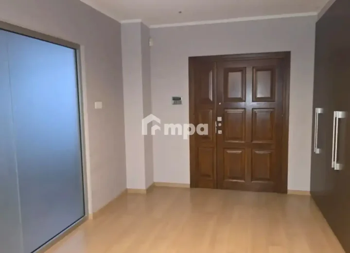Office 250 m² for rent in Nicosia, Agioi Omologites