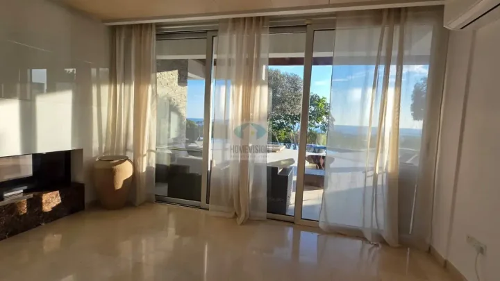 5-bedroom villa for rent 400 m² in Famagusta, Protaras