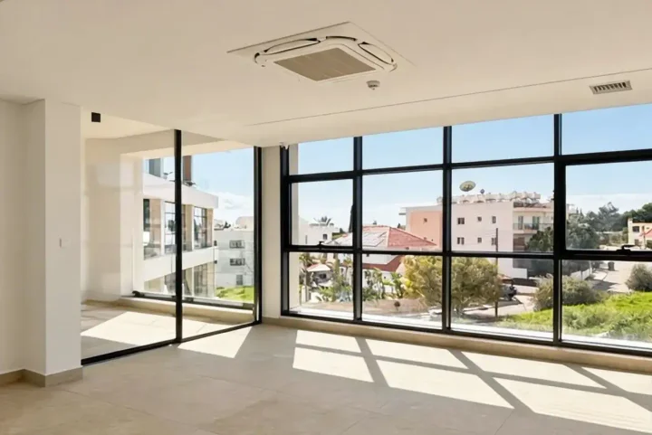 Office 139 m² for rent in Paphos, Paphos - Agios Theodoros