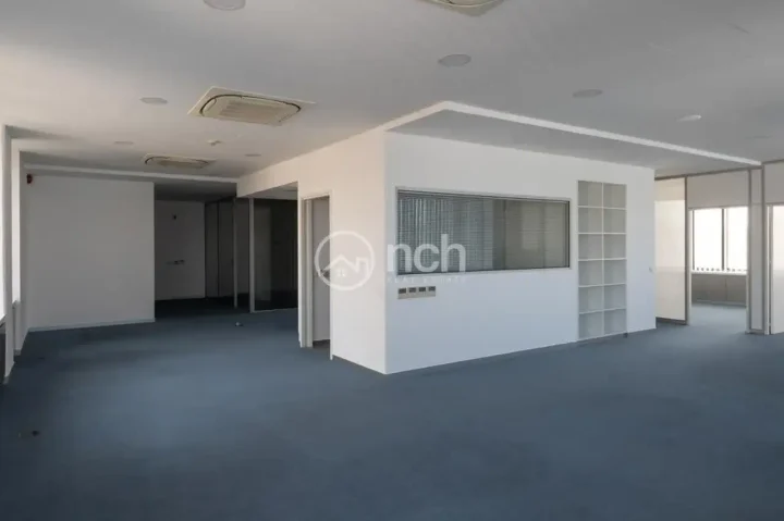 Office 237 m² for rent in Nicosia, Nicosia - Trypiotis