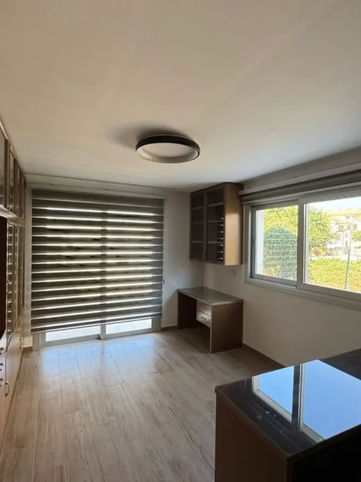 3-bedroom apartments for rent 246 m² in Paphos, Paphos - Anavargos