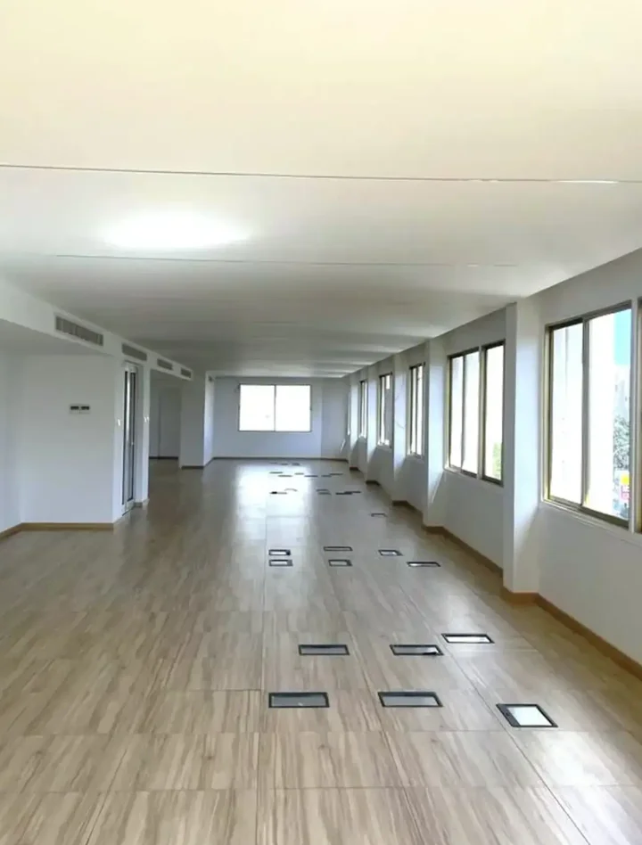 Office 250 m² for rent in Limassol, Limassol - Neapolis