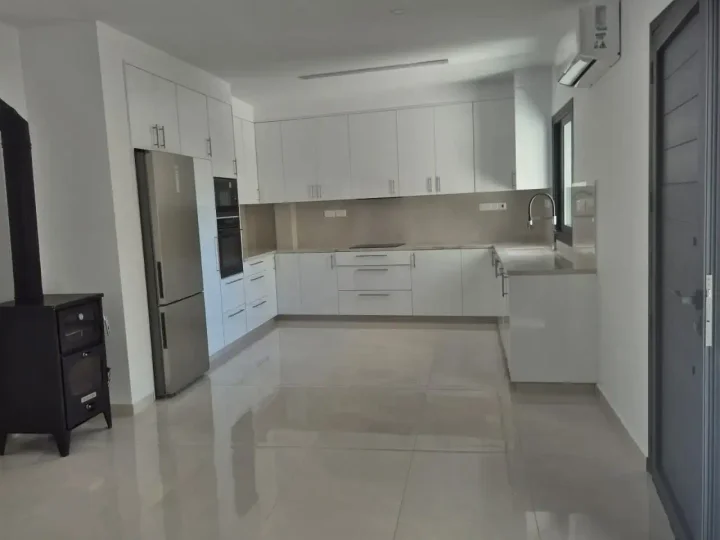 Двухквартирный дом в аренду 130 м² в Limassol, Agios Tychon