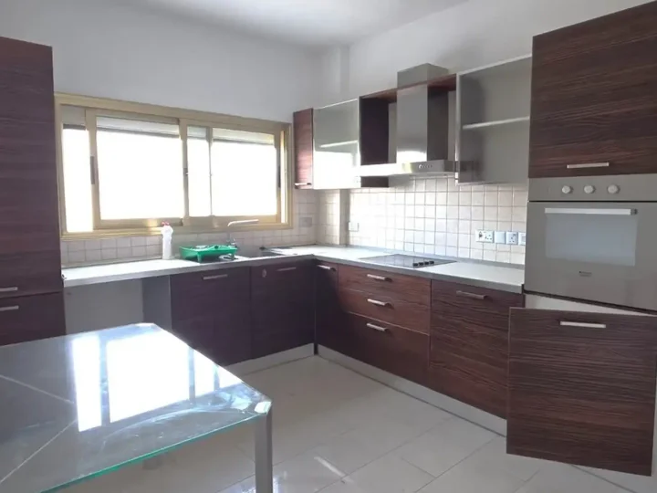 Офис 115 м² в аренду в Paphos, Paphos - Agios Theodoros