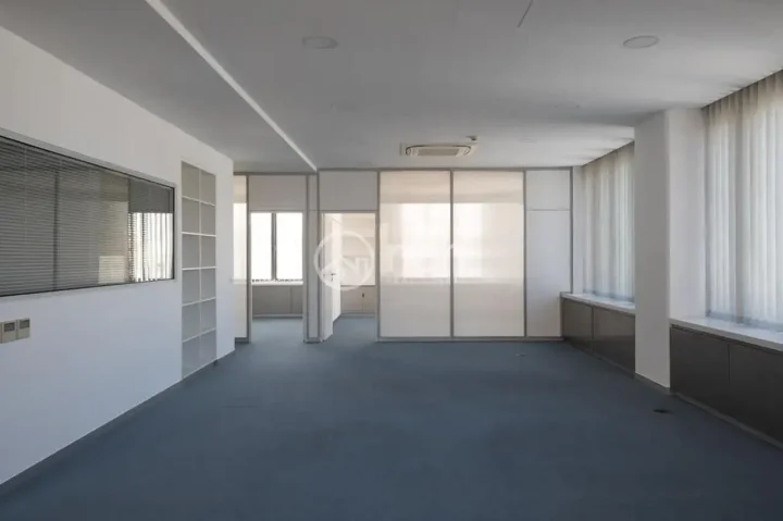 Office 237 m² for rent in Nicosia, Nicosia - Trypiotis