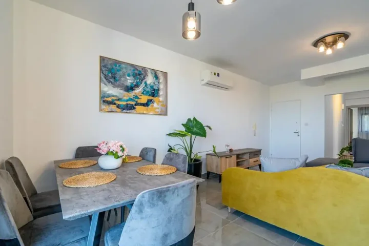 2-bedroom apartments for rent 80 m² in Larnaca, Larnaka - Finikoudes