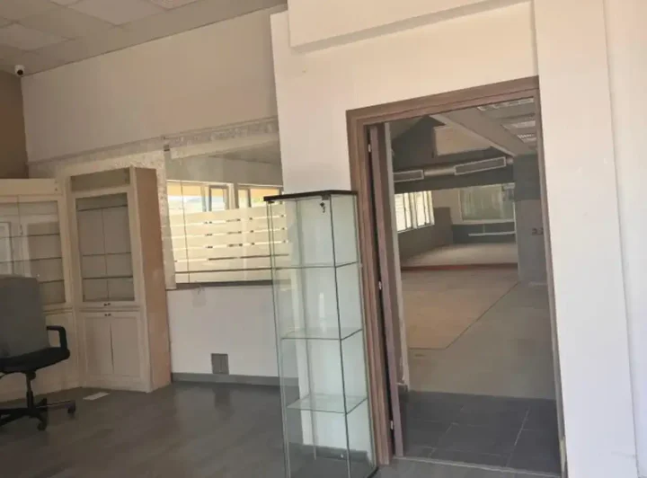 Commercial properties 216 m² for rent in Nicosia, Aglantzia