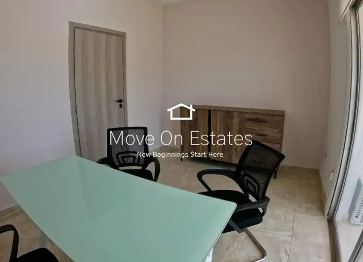 Office 25 m² for rent in Larnaca, Larnaka - Chrysopolitissa