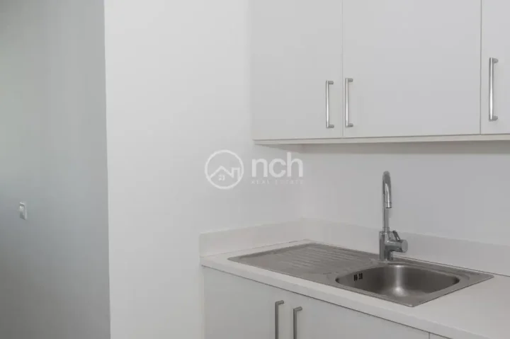 Office 237 m² for rent in Nicosia, Nicosia - Trypiotis