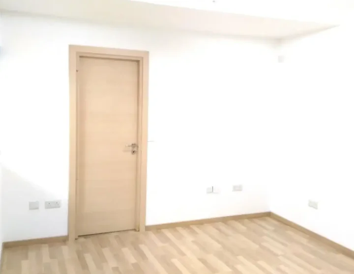 Office 100 m² for rent in Limassol, Panthea