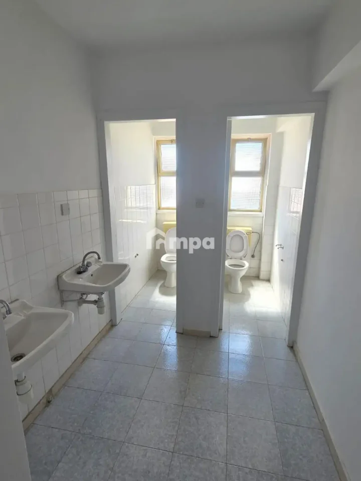 Офис 1000 м² в аренду в Nicosia, Latsia - Agios Eleftherios