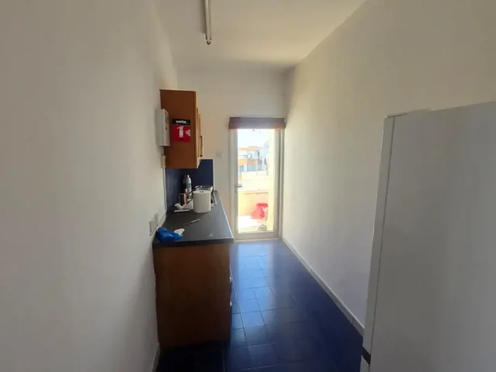Office 130 m² for rent in Limassol, Limassol - Neapolis