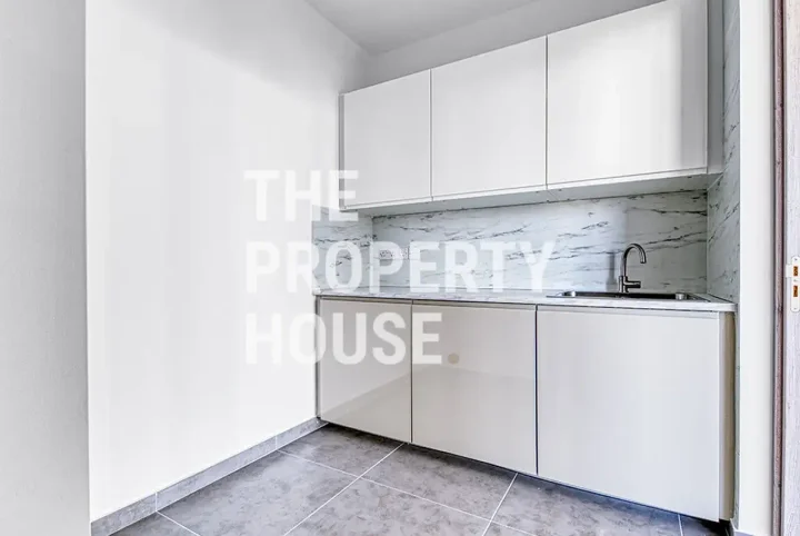 Office 102 m² for rent in Limassol, Limassol - Mesa Geitonia
