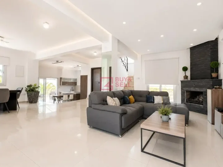 3-bedroom villa for rent 220 m² in Limassol, Mouttagiaka