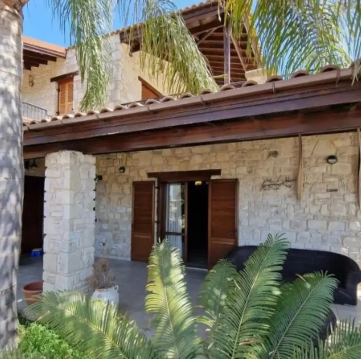 3-bedroom detached house for rent 200 m² in Paphos, Choulou