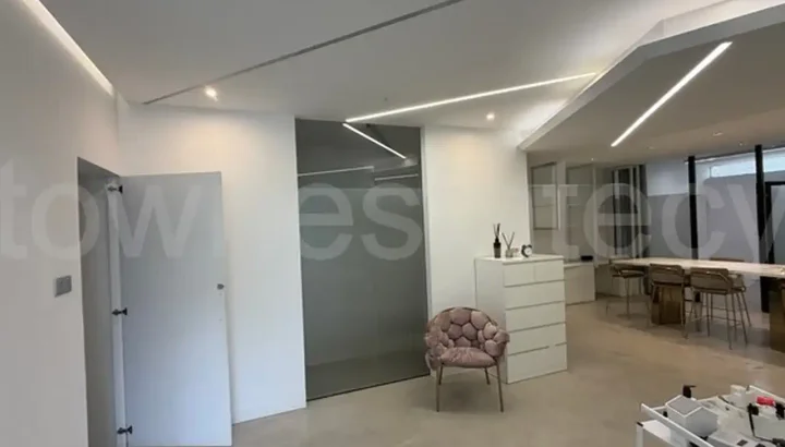 Office 80 m² for rent in Limassol, Germasogeia Tourist Area