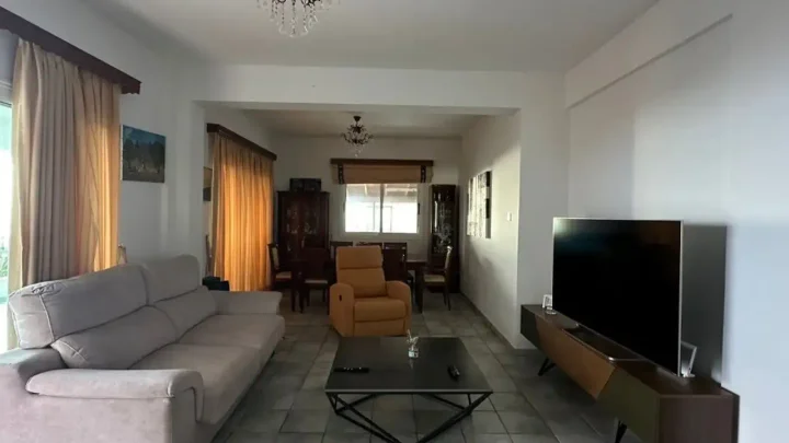 Detached house for rent 250 m² in Paphos, Armou