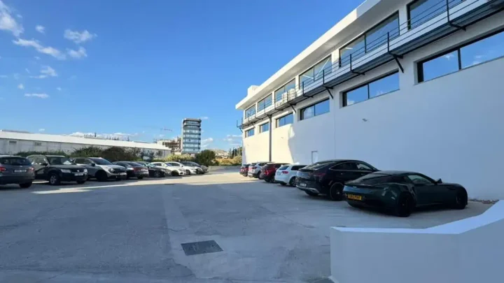 Office 640 m² for rent in Limassol, Agios Athanasios