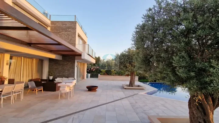 5-bedroom villa for rent 400 m² in Famagusta, Protaras