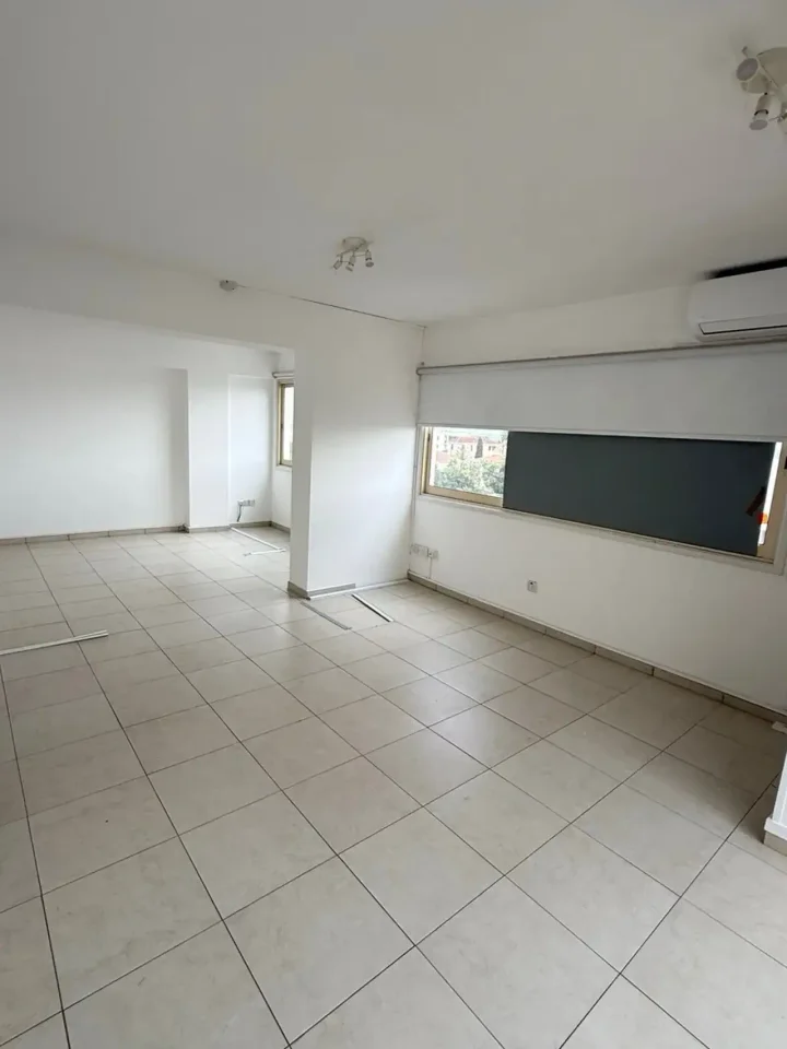 Office 100 m² for rent in Nicosia, Aglantzia