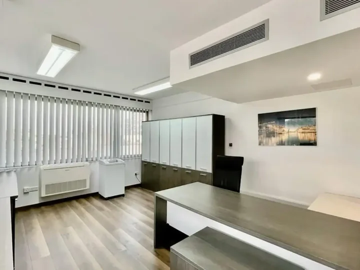 Office 100 m² for rent in Limassol, Limassol - Agios Nicolaos