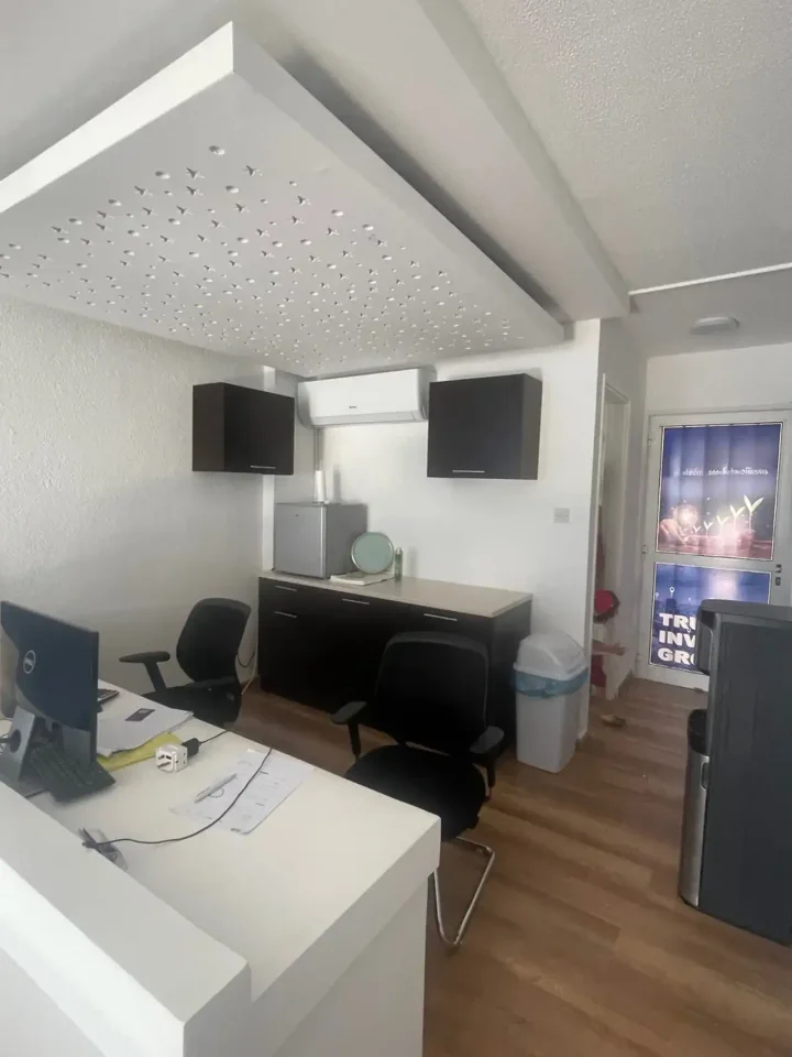 Office 70 m² for rent in Limassol, Parekklisia Tourist Area