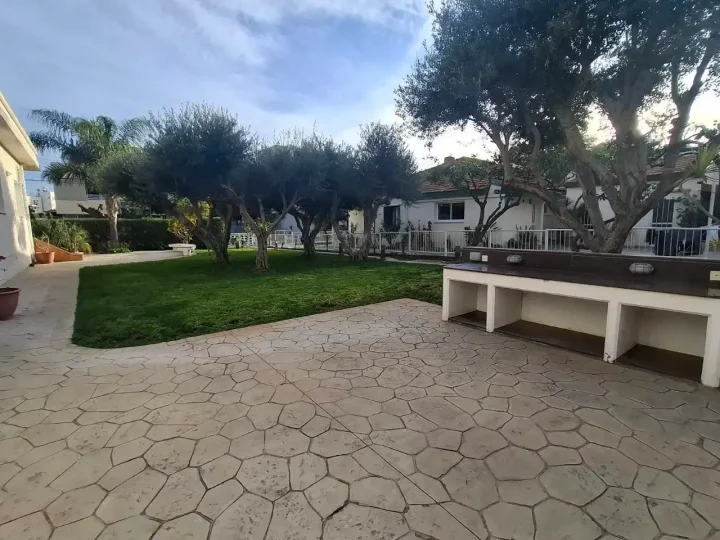 4-bedroom detached house for rent 220 m² in Limassol, Limassol - Kapsalos
