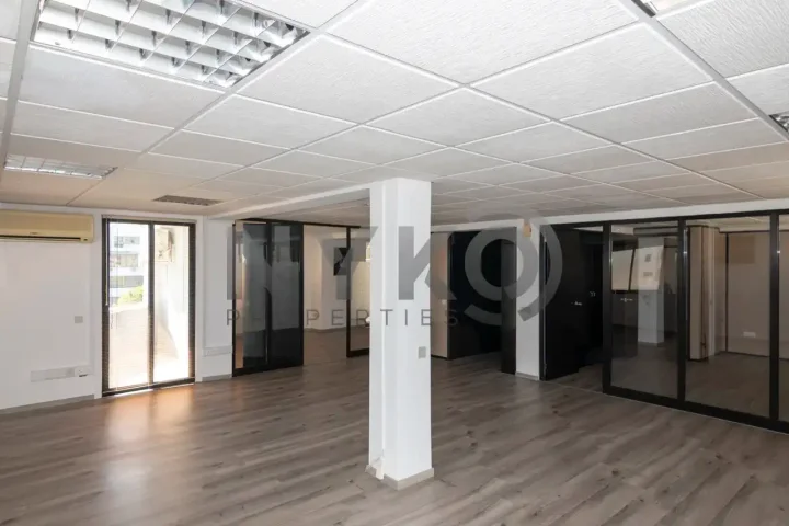 Office 180 m² for rent in Limassol, Limassol - Agia Zoni