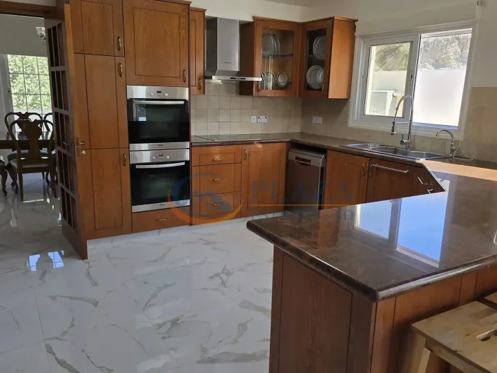 5-bedroom villa for rent 250 m² in Limassol, Monagroulli