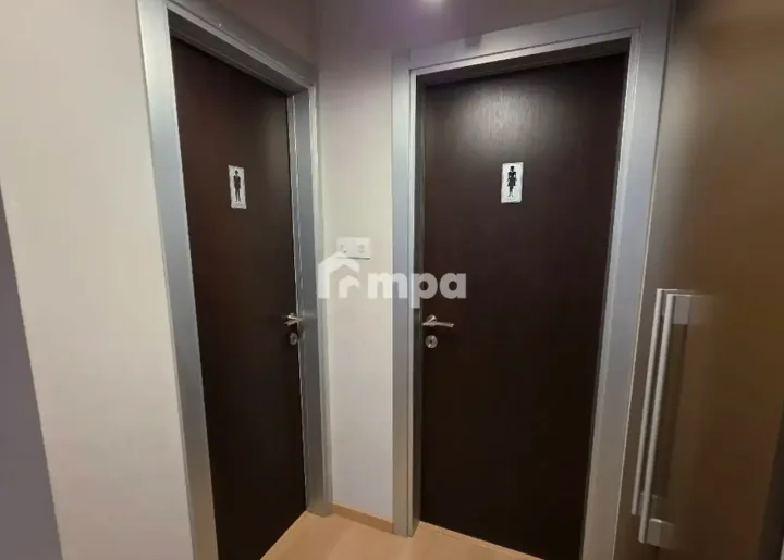 Office 250 m² for rent in Nicosia, Agioi Omologites