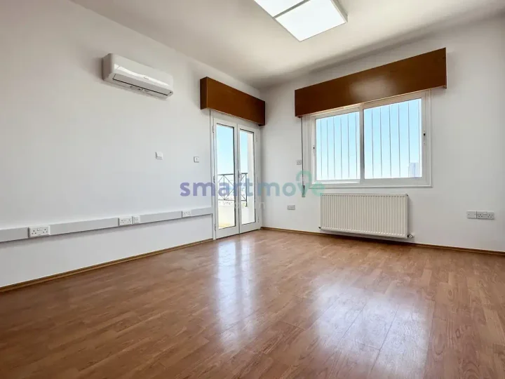 Office 171 m² for rent in Limassol, Limassol - Mesa Geitonia