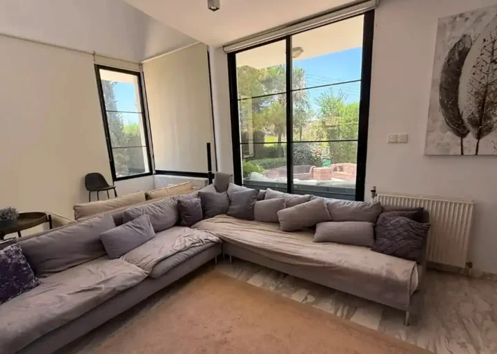 4-bedroom villa for rent 300 m² in Limassol, Palodeia