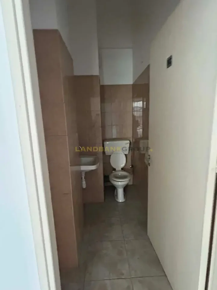 Офис 500 м² в аренду в Nicosia, Egkomi