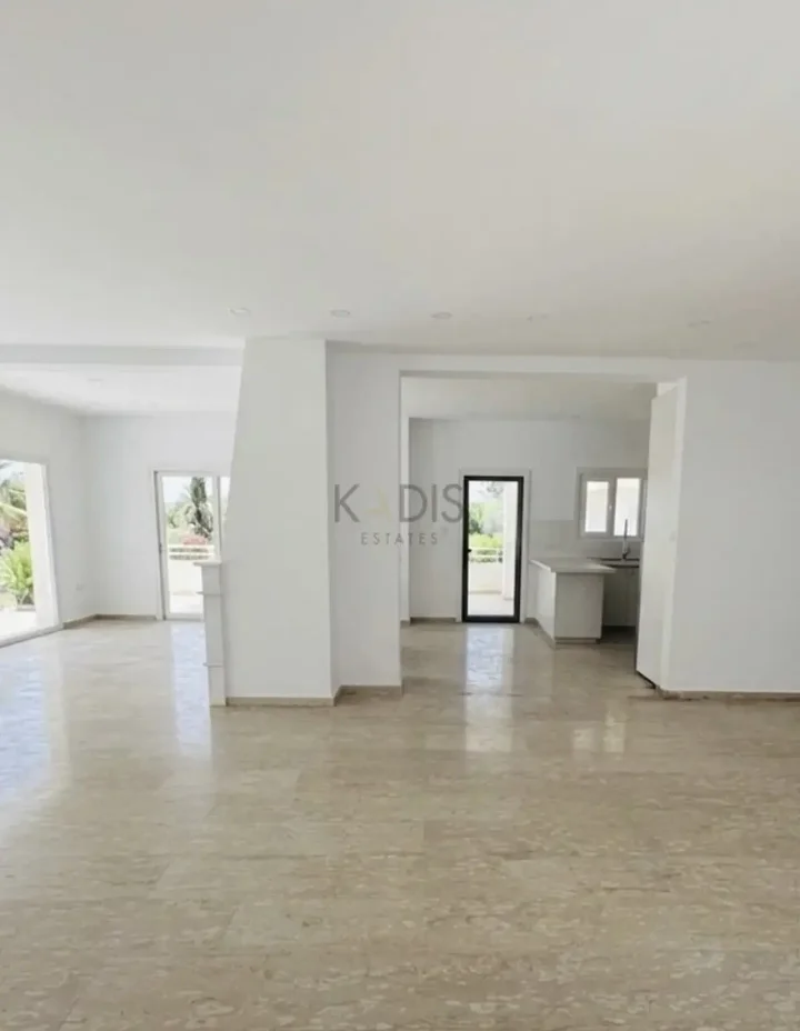 Villa for rent 200 m² in Limassol, Limassol - Agia Fyla