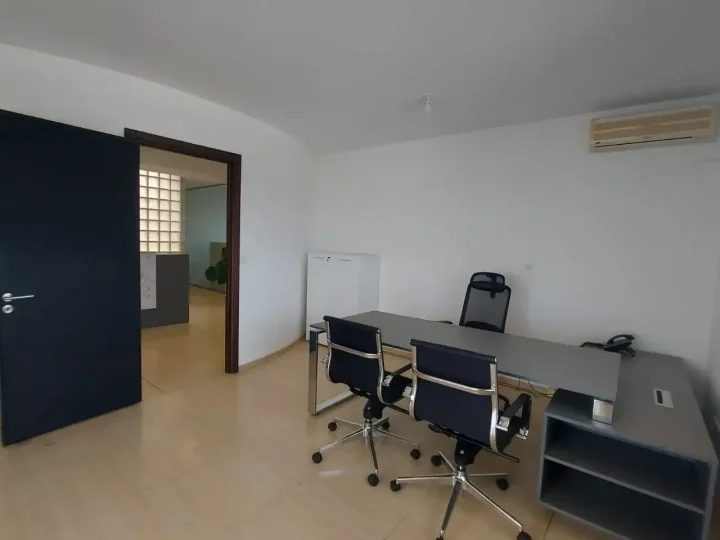 Office 240 m² for rent in Nicosia, Egkomi