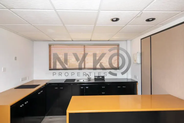 Office 180 m² for rent in Limassol, Limassol - Agia Zoni