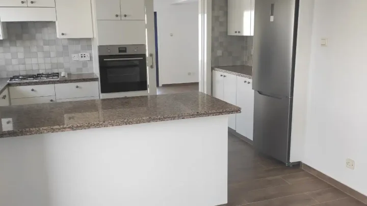 4-bedroom apartments for rent 207 m² in Nicosia, Nicosia - Lykabittos