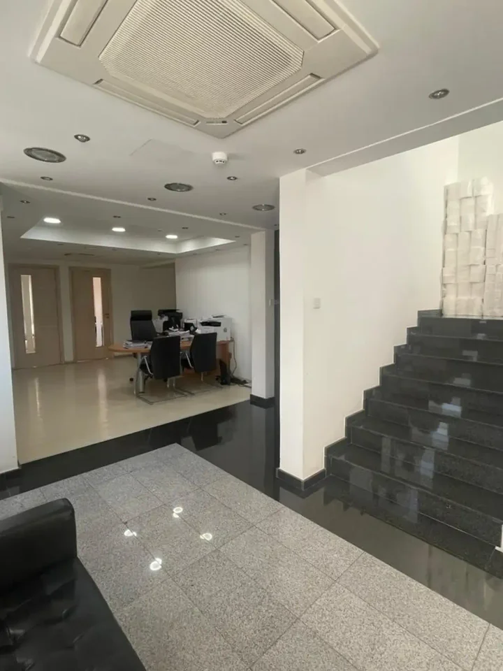 Office 2000 m² for rent in Limassol, Limassol - Neapolis