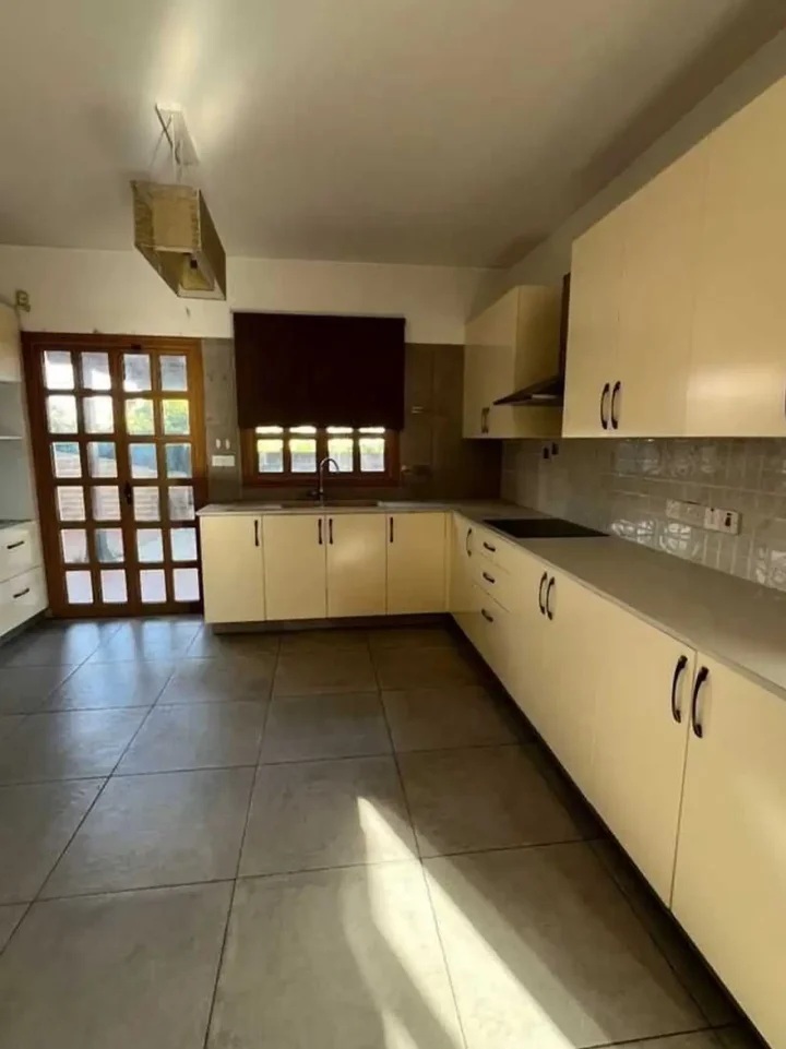 Semi-detached house for rent 256 m² in Limassol, Agios Athanasios